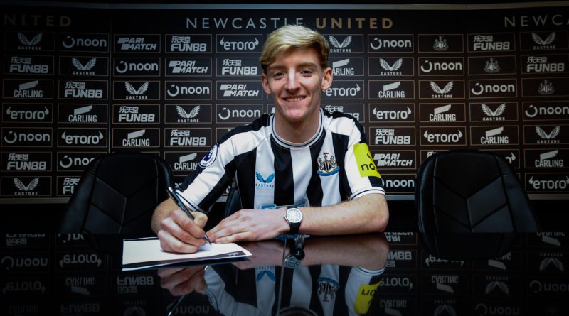 Anthony Gordon Signing His Newcastle United Contract