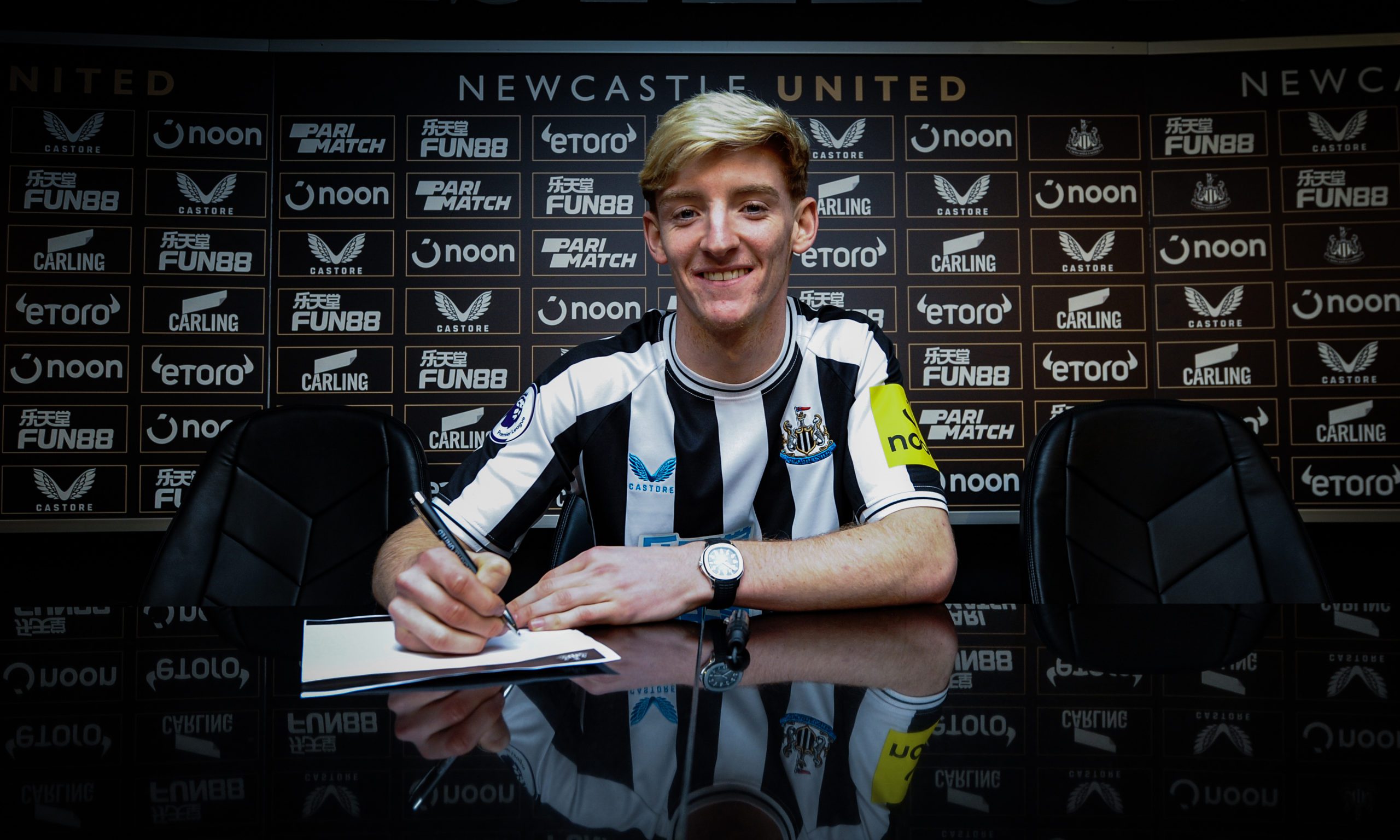 Anthony Gordon Signing His Newcastle United Contract