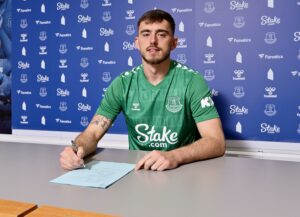 Goalkeeper Harry Tyrer signs a new Everton Contract