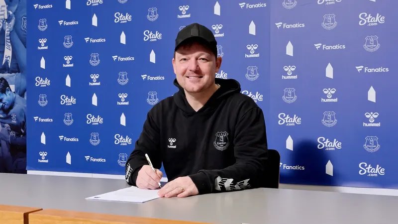Brian Sørensen Signs New Everton Contract