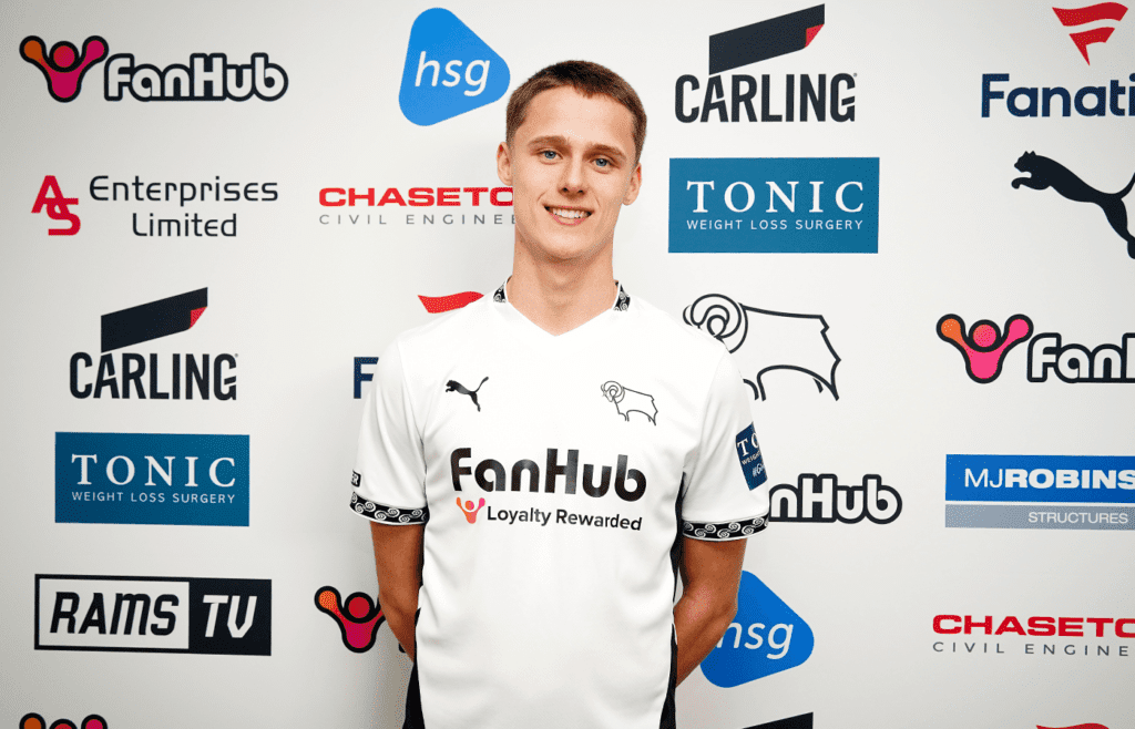Armstrong joins Derby on loan