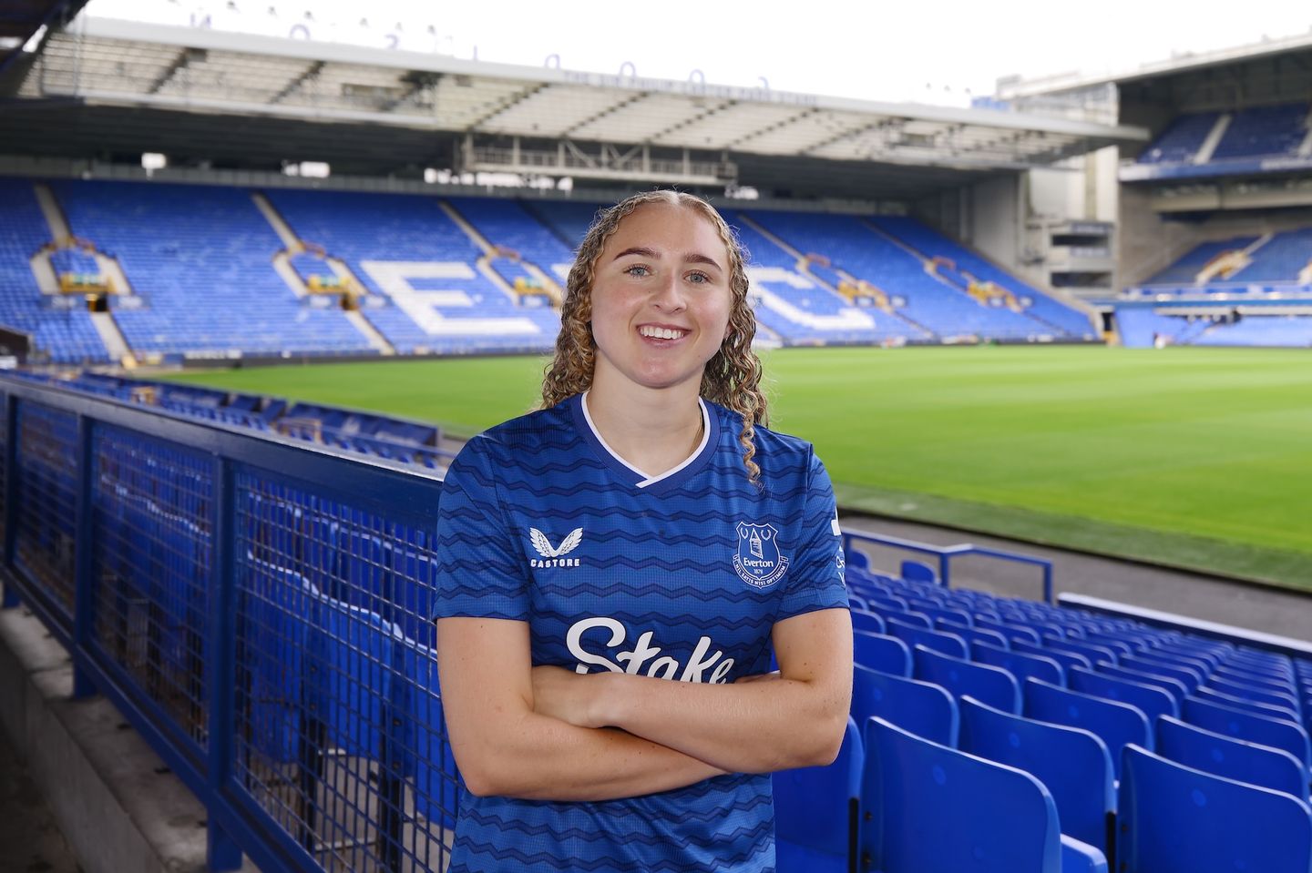 Everton Women Sign Robinson On Loan