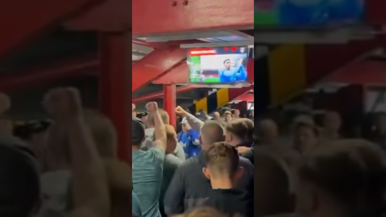 🎶 Don’t Sell Armstrong! Gonna Have A Riot On Your Hands 🎶 | Bournemouth v Everton